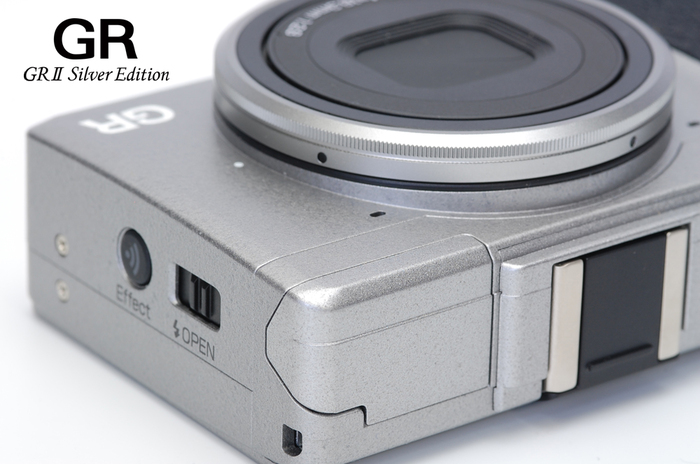 カメラの八百富｜創立80周年記念 RICOH 「GR II Silver Edition」が 