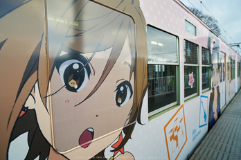 京阪,大津線,ラッピング電車(DSC_4434,21 mm,f-5.6,Df)2015yaotomi_.jpg