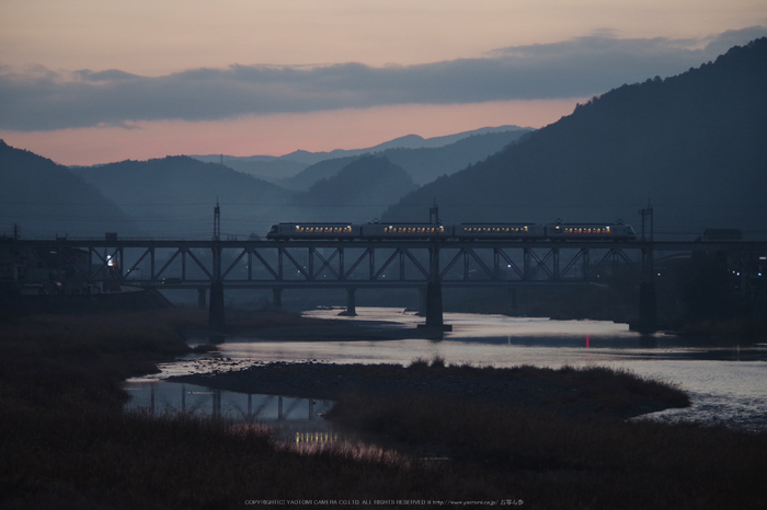 吉野川,朝景(KS2_1988,98 mm,f-4.5,KS2)2015yaotomi.jpg