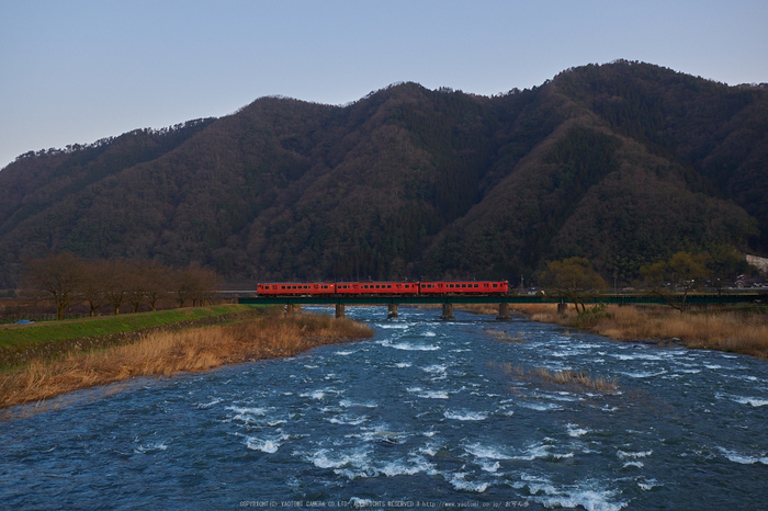 若桜鉄道,撮影地(P3210088,19 mm,f-4,E-M1)2015yaotomi_.jpg