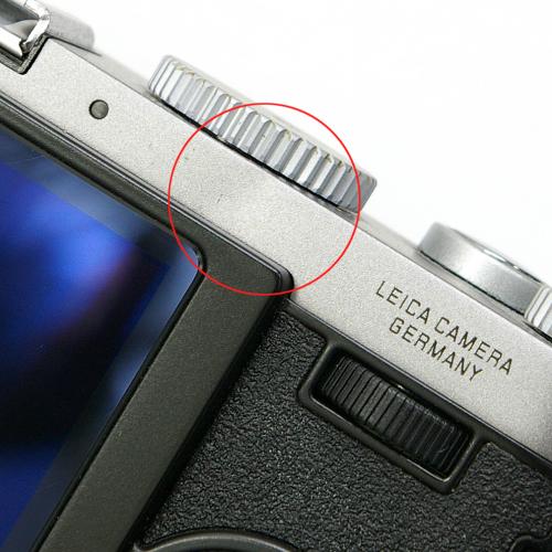 中古 ライカ X1 スチールグレー LEICA 【中古デジタルカメラ】 04141-指あてに押されたものと思われる微小な凹みがあります。