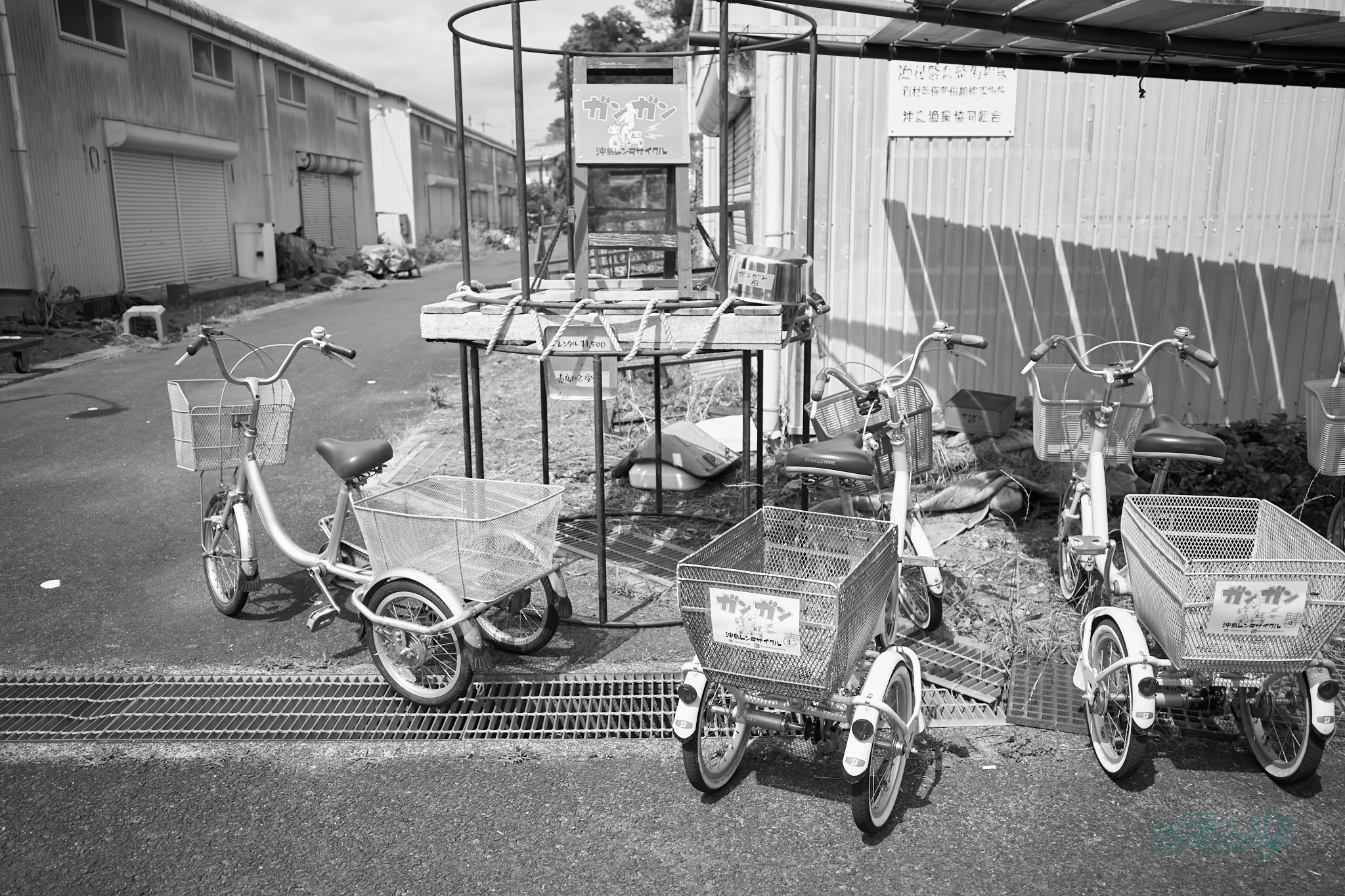 https://www.yaotomi.co.jp/blog/walk/R0000694co%2C18%20mm%2CF2.8%2Ciso320%2CRICOH%20GR%20IV%20Monochrome.jpg
