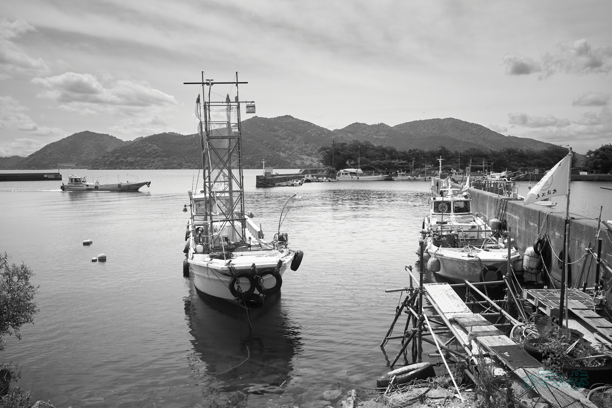 https://www.yaotomi.co.jp/blog/walk/R0000714co%2C18%20mm%2CF8%2Ciso320%2CRICOH%20GR%20IV%20Monochrome.jpg