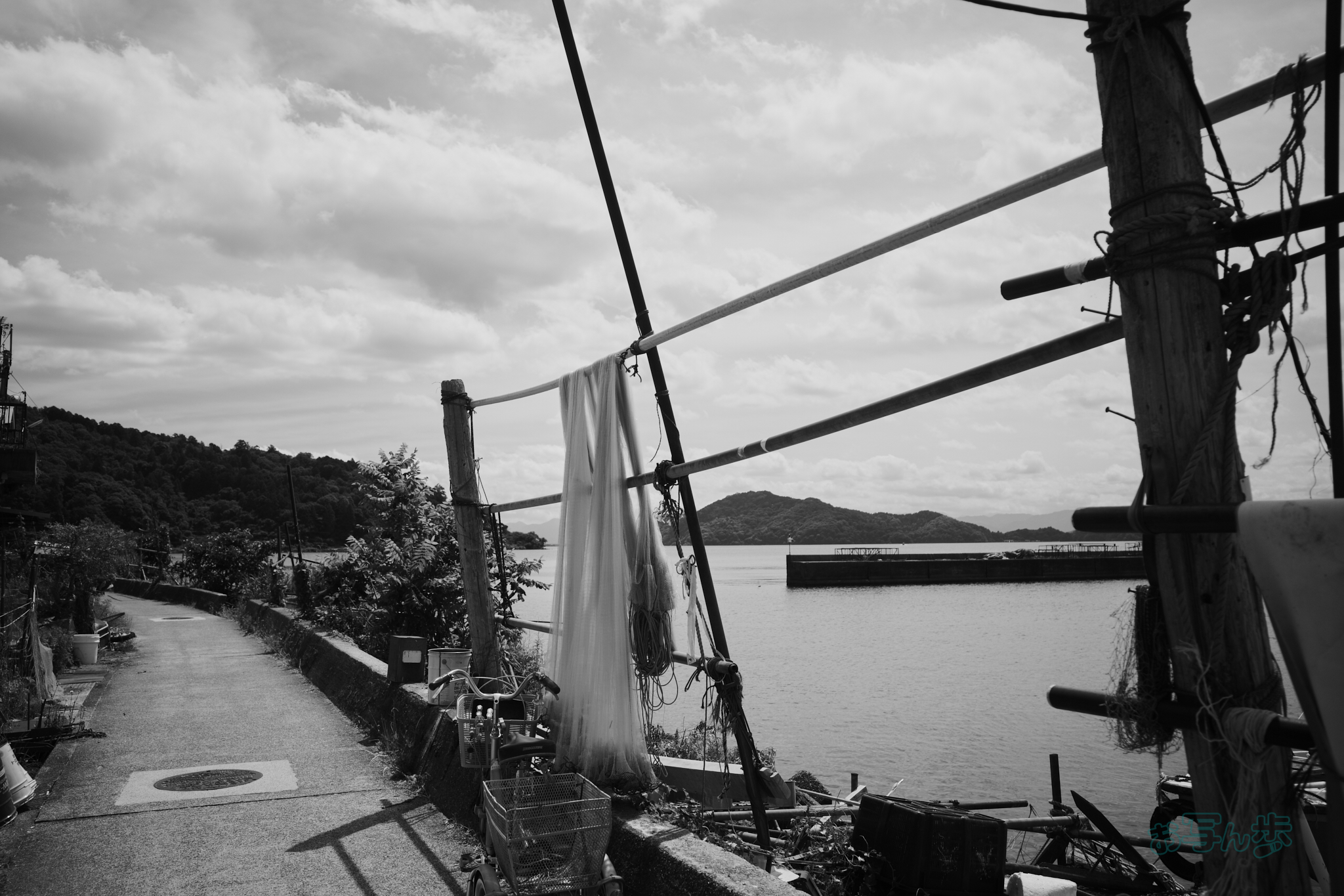 https://www.yaotomi.co.jp/blog/walk/R0000729co%2C18%20mm%2CF2.8%2Ciso320%2CRICOH%20GR%20IV%20Monochrome.jpg