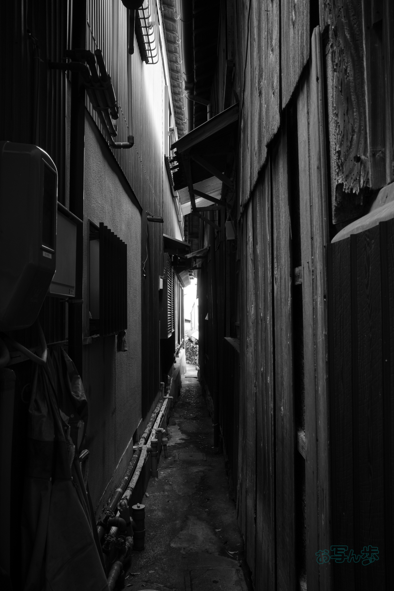 https://www.yaotomi.co.jp/blog/walk/R0000842co%2C18%20mm%2CF9%2Ciso400%2CRICOH%20GR%20IV%20Monochrome.jpg