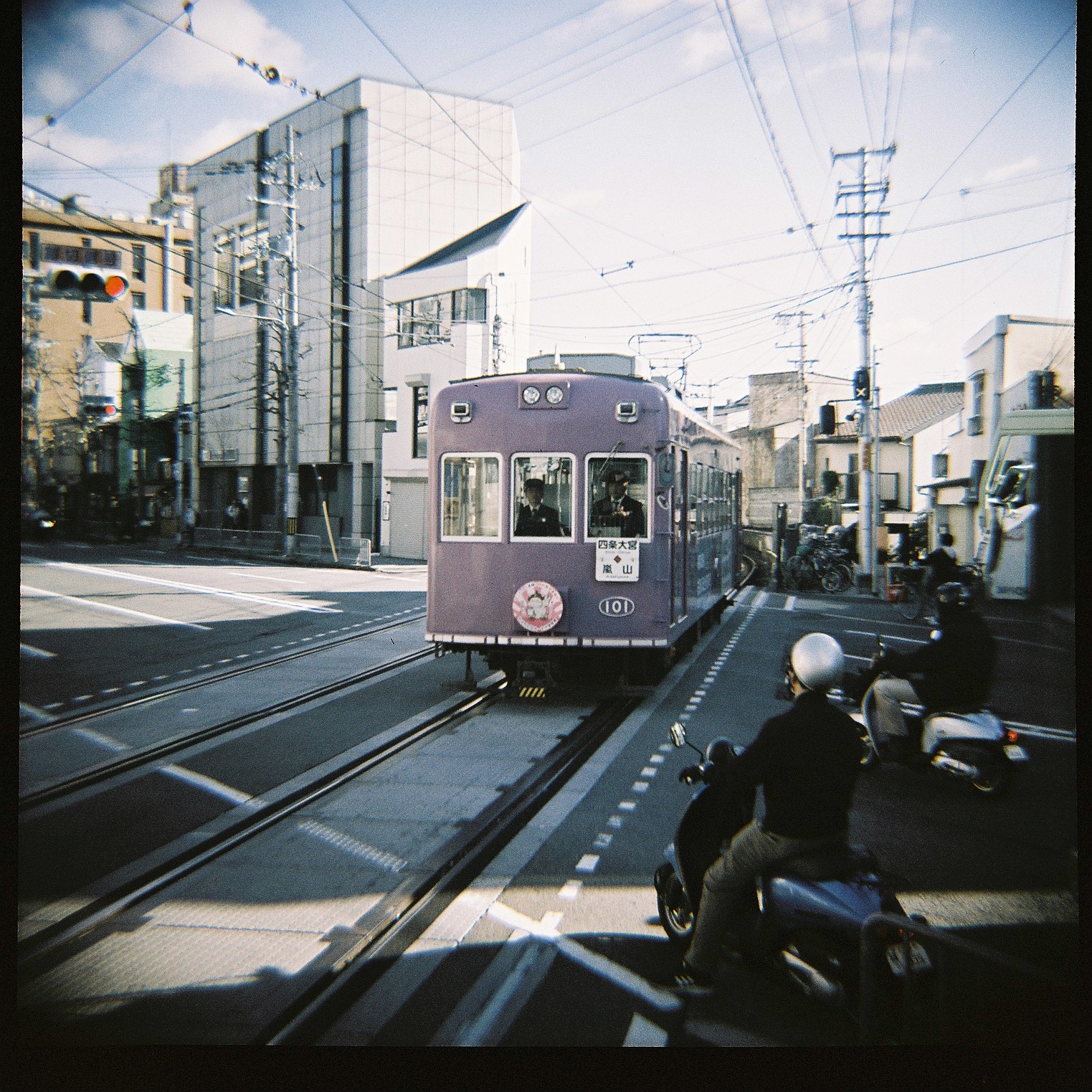 ロモグラフィー LOMOCHROME METROPOLIS 35mm ISO100-400 120 Lomography