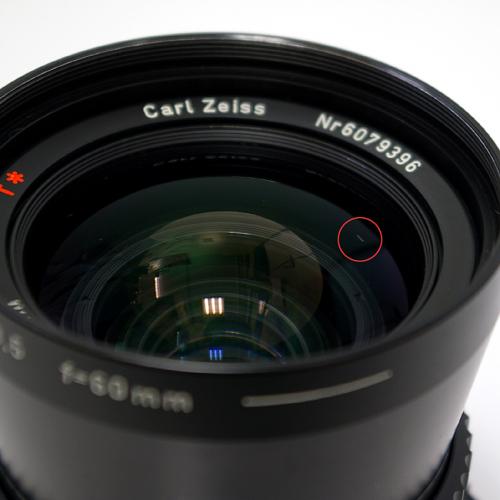 中古 ツァイス T* Distagon C 60mm F3.5 ハッセル用 ディスタゴン-前玉表面にコートスレあり