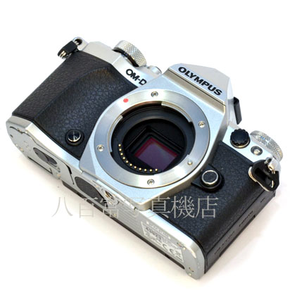 【中古】 オリンパス OM-D E-M5 MarkⅡ ボディ シルバー OLYMPUS 中古デジタルカメラ　43923