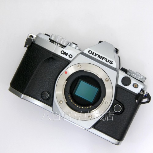 【中古】 オリンパス OM-D E-M5 MarkⅡ ボディ シルバー OLYMPUS 中古カメラ 33766