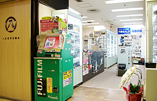 八百富写真機店 本店（大阪駅前第3ビル店）